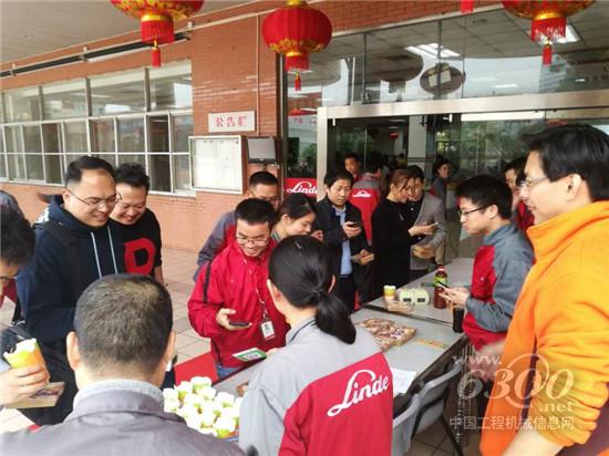 林德食堂组织“蔬醒日”