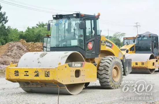 徐工压路机在山东施工