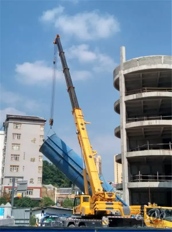 甘肃白银建筑水泥罐吊装