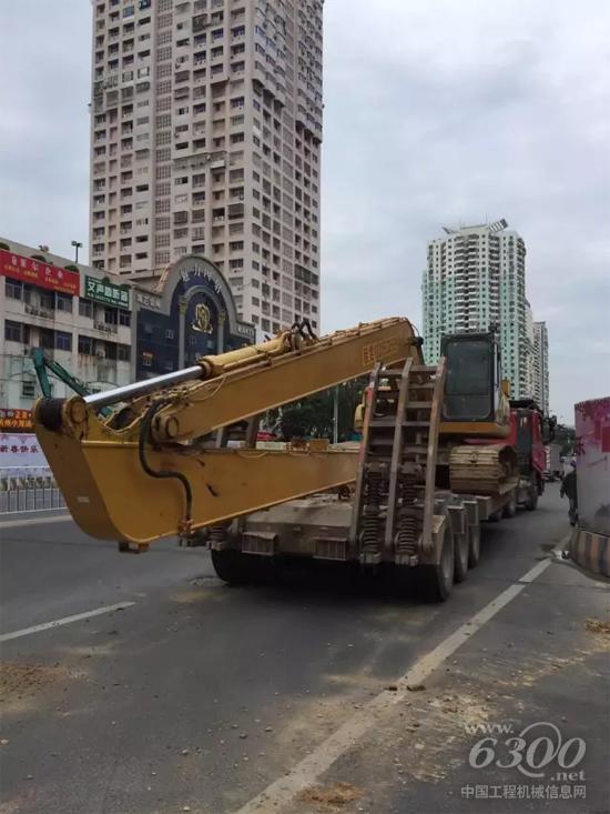 厦工挖掘机马不停蹄赶往下一个施工场所