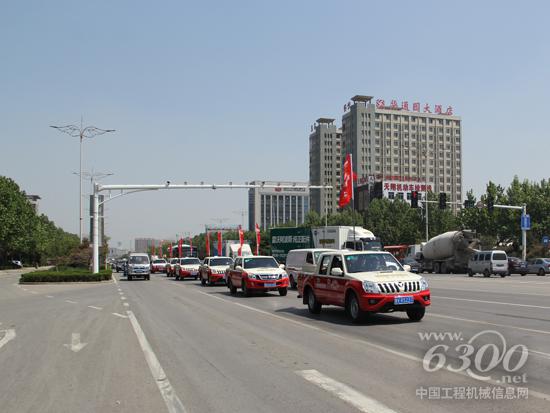 雷沃阿波斯农业装备服务车与配件供应车同期出征