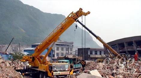 汶川地震期间，徐工集团是第一支奔赴灾区进行抢险救援的行业力量